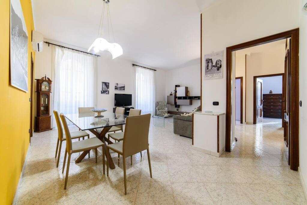 Casa Vacanze “In Centro” Σαλέρνο Εξωτερικό φωτογραφία
