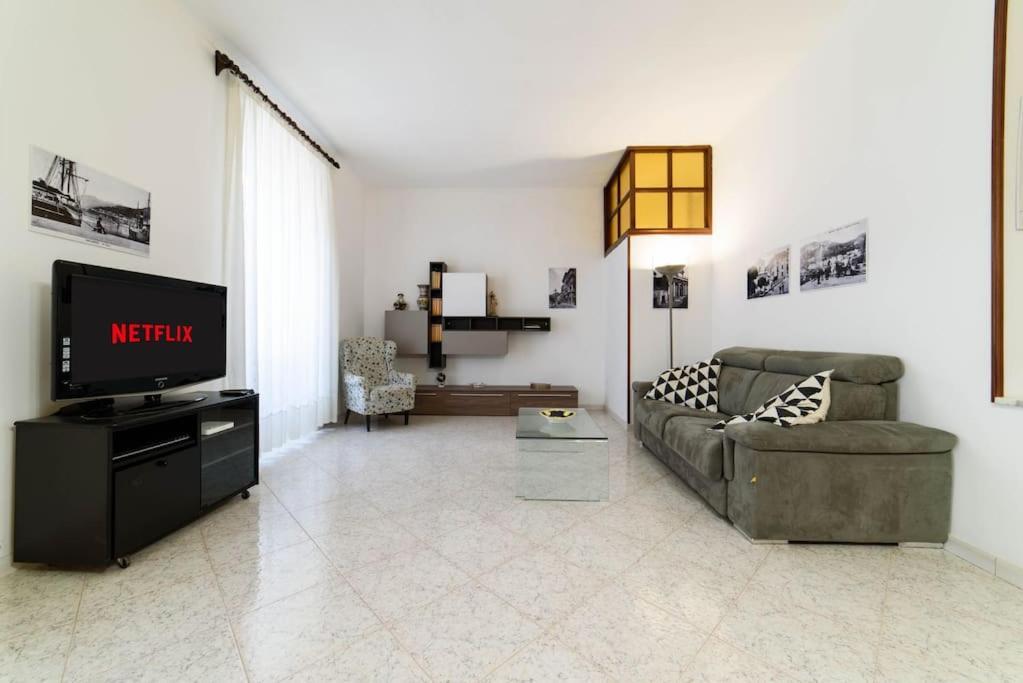 Casa Vacanze “In Centro” Σαλέρνο Εξωτερικό φωτογραφία